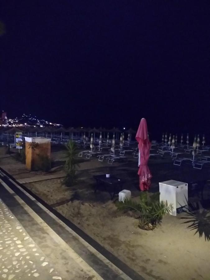 Sarah Appartamento Vlorë Buitenkant foto