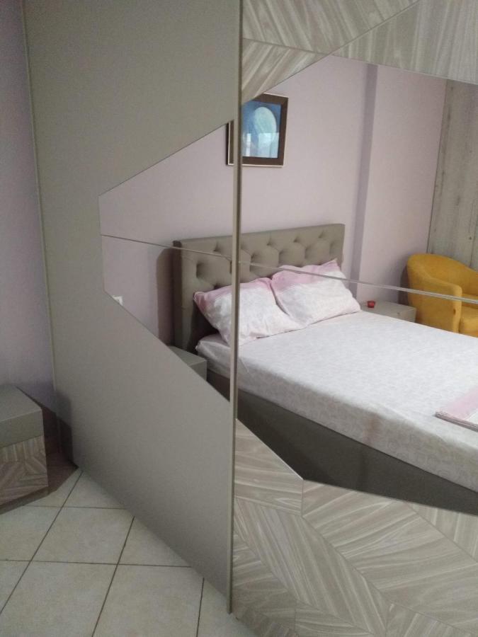 Sarah Appartamento Vlorë Buitenkant foto